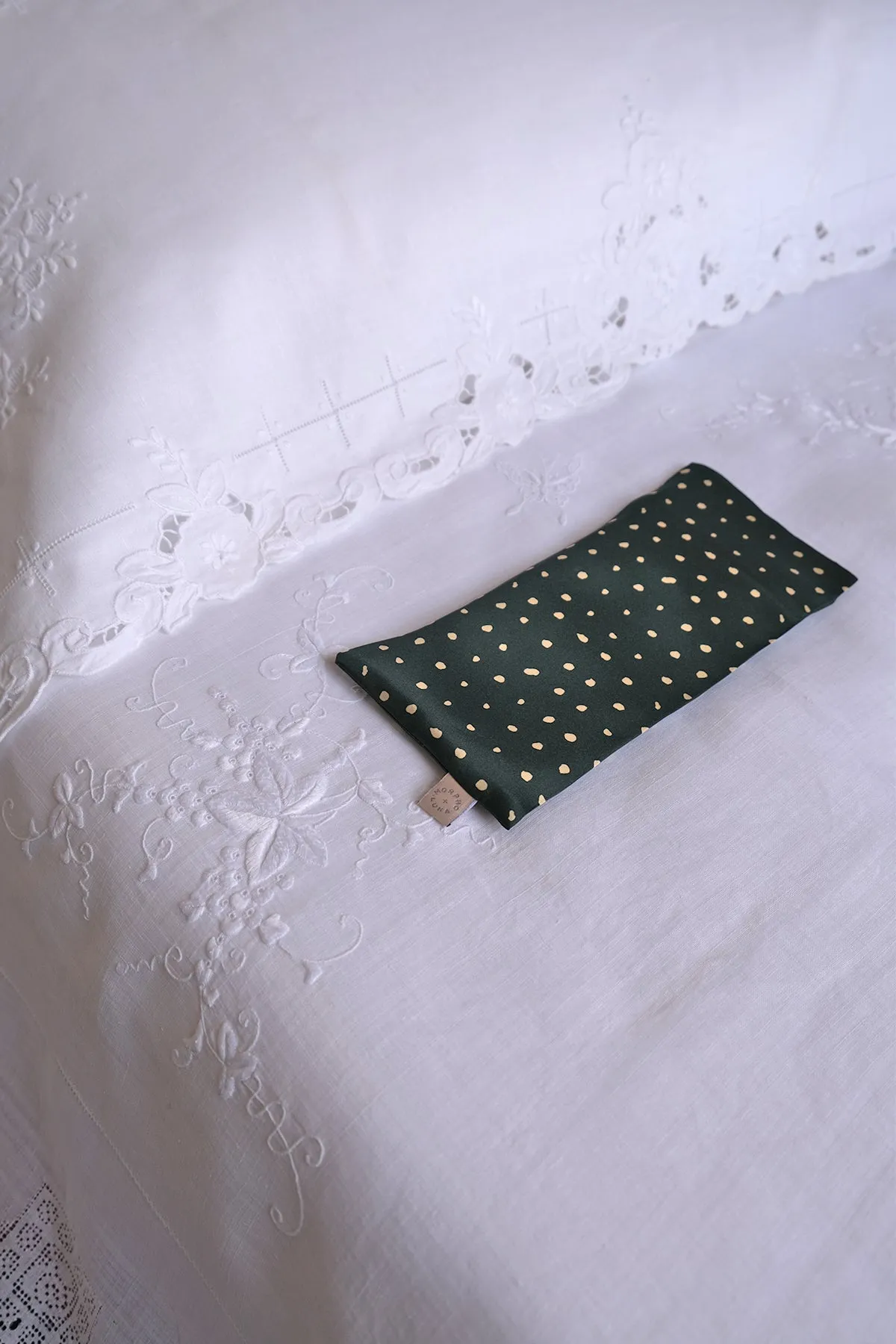 FREIJA SILK EYE PILLOW