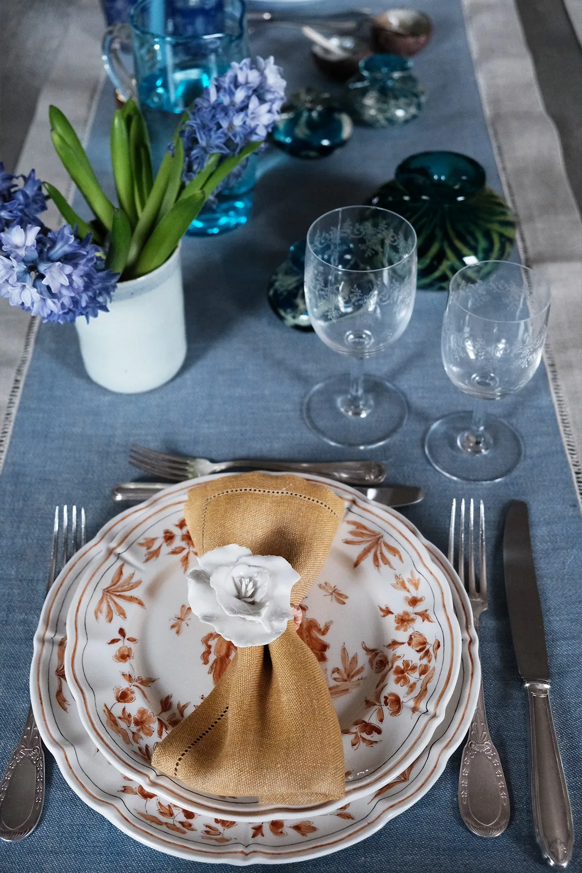 JACQUARD LINEN TABLE RUNNER