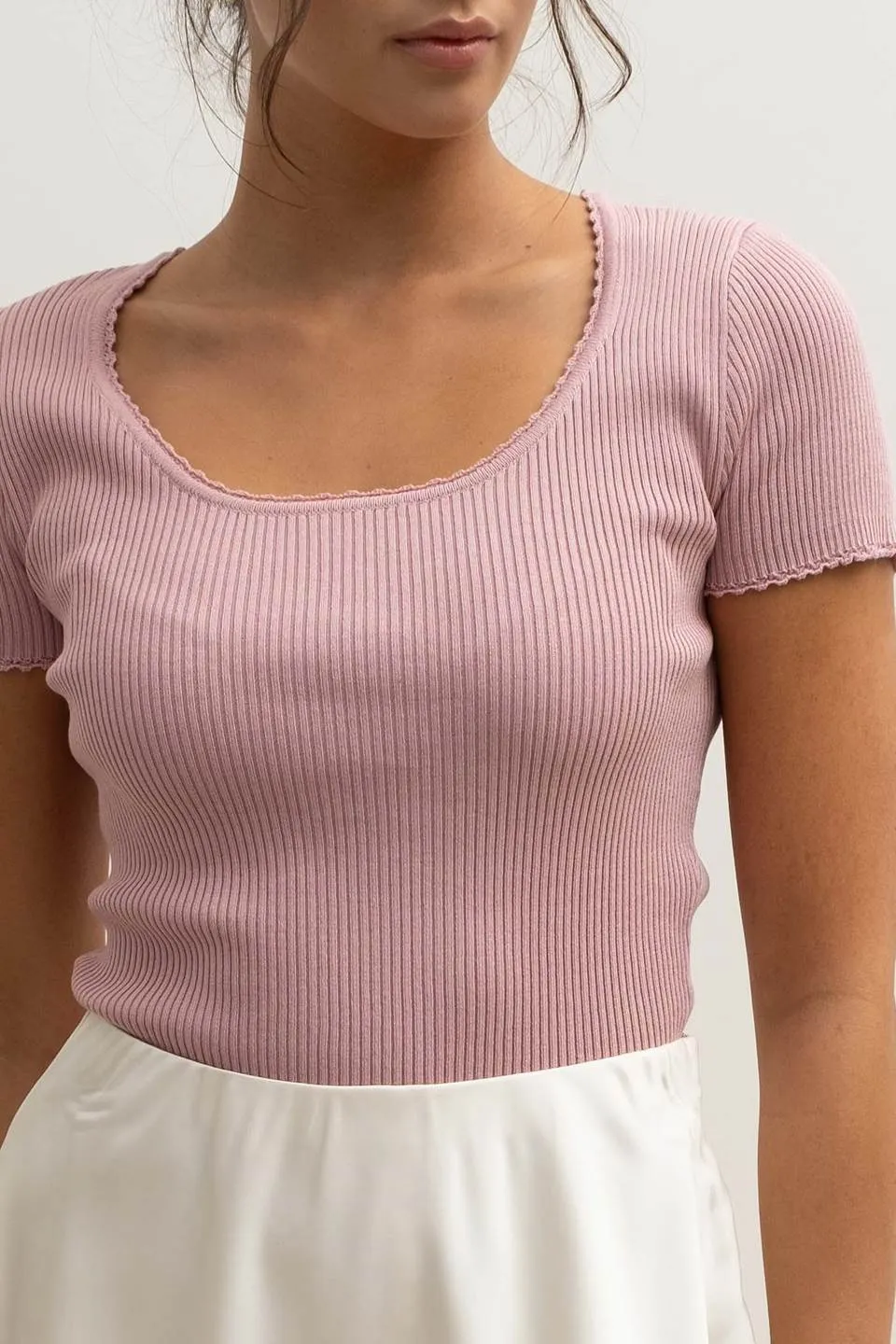 SCALLOP TRIM SHORT SLEEVE SWEATER KNIT TOP