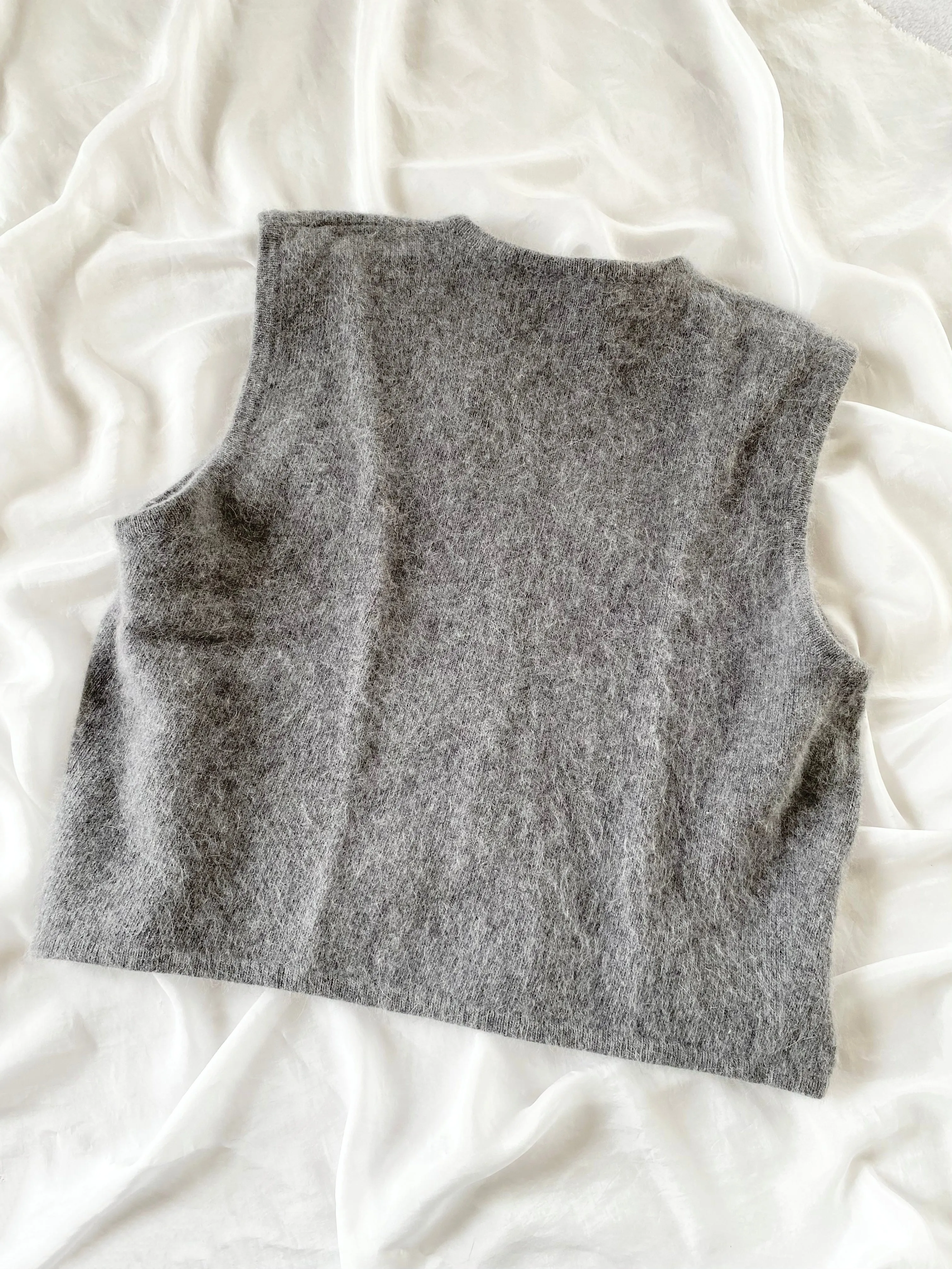 Vintage 1990s Grey Angora Wool Blend Sweater Vest (L)