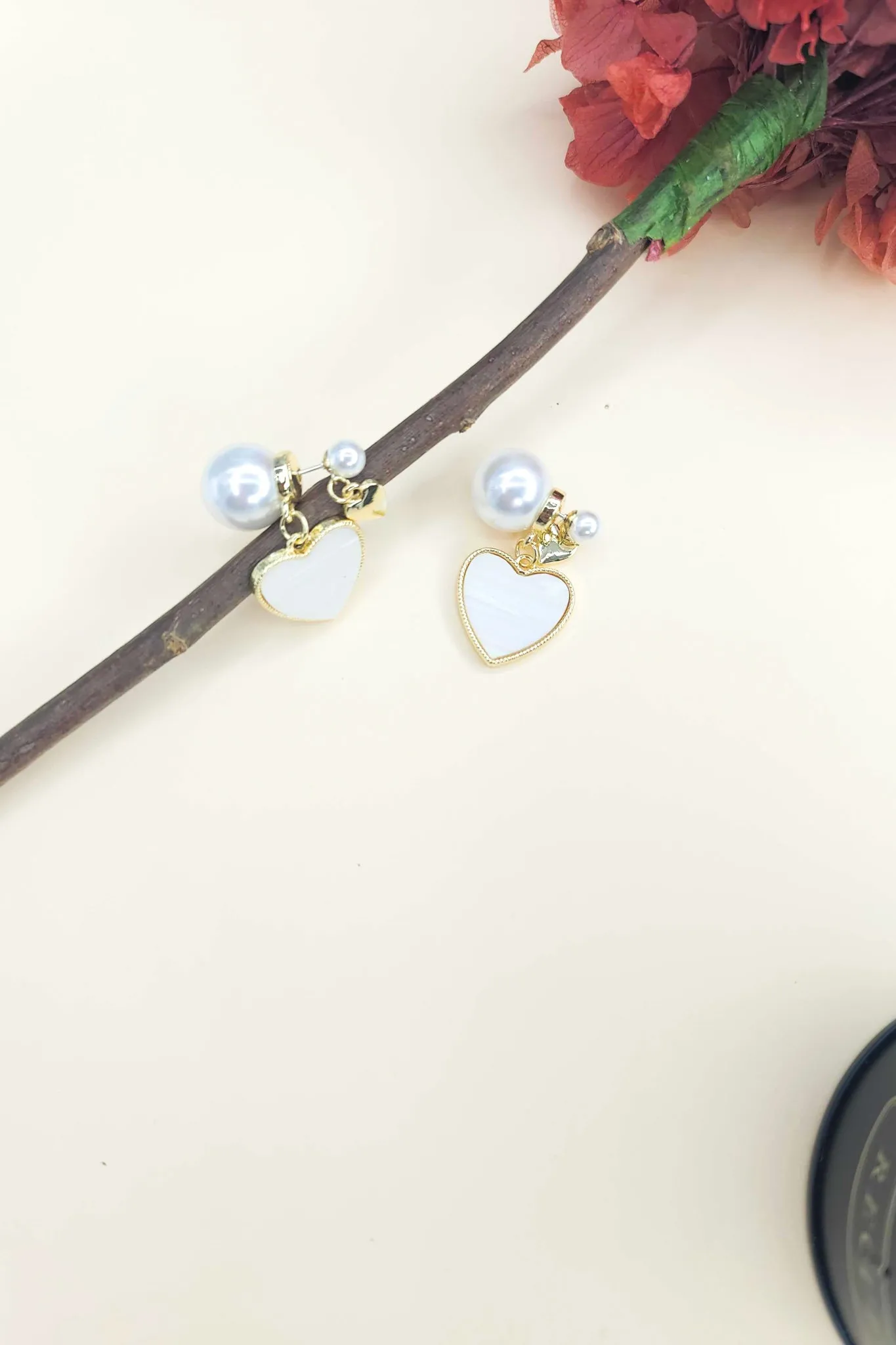 White Heart Aluminum Alloy Stud Earrings
